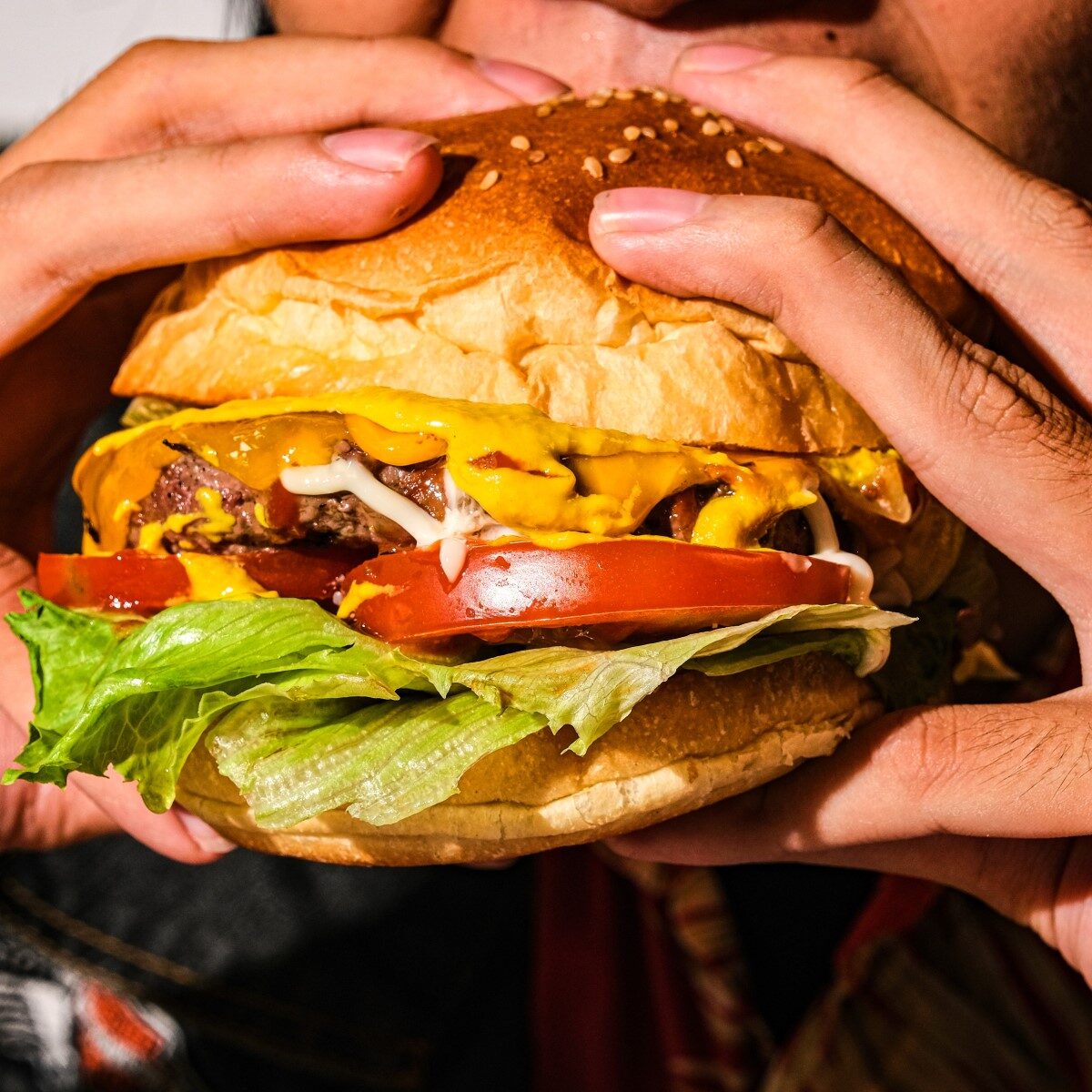 Burger kiểu Mỹ tại nhà hàng Âu có gì đặc biệt?