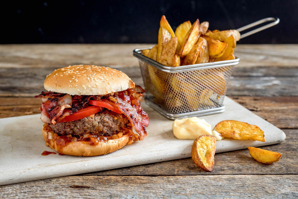 Burger kiểu Mỹ tại nhà hàng Âu có gì đặc biệt?