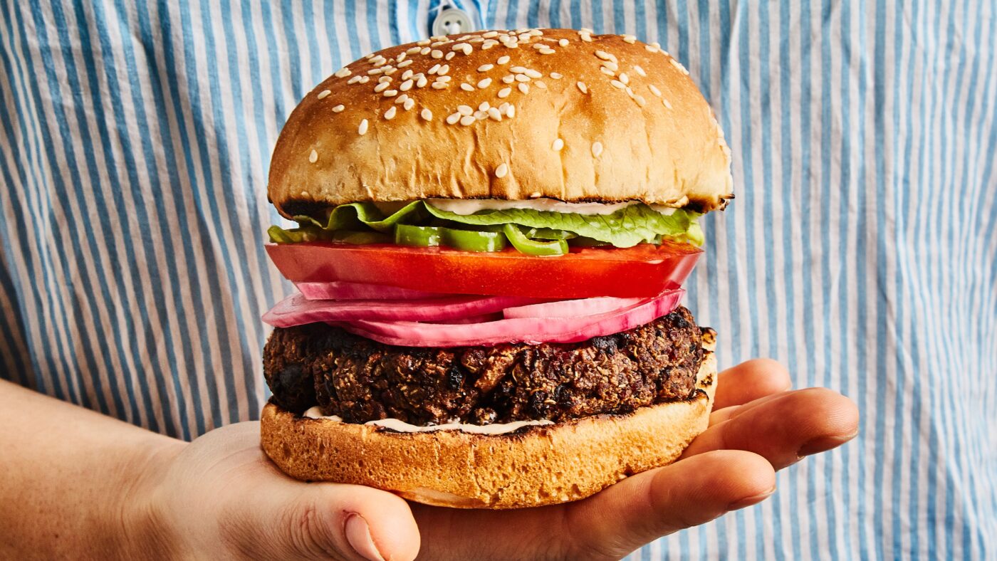 Burger kiểu Mỹ tại nhà hàng Âu có gì đặc biệt?