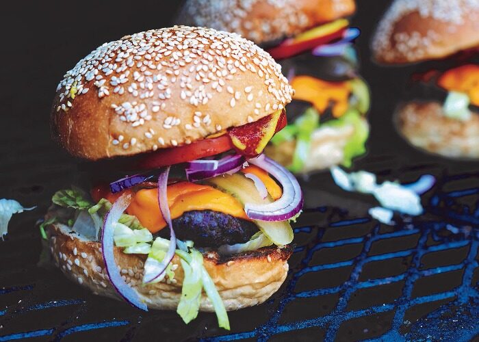 Burger kiểu Mỹ tại nhà hàng Âu có gì đặc biệt?