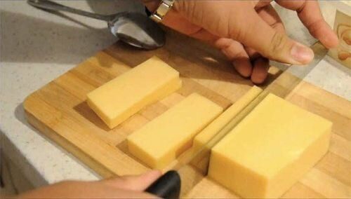 Nên ăn phô mai trước hay sau bữa chính?