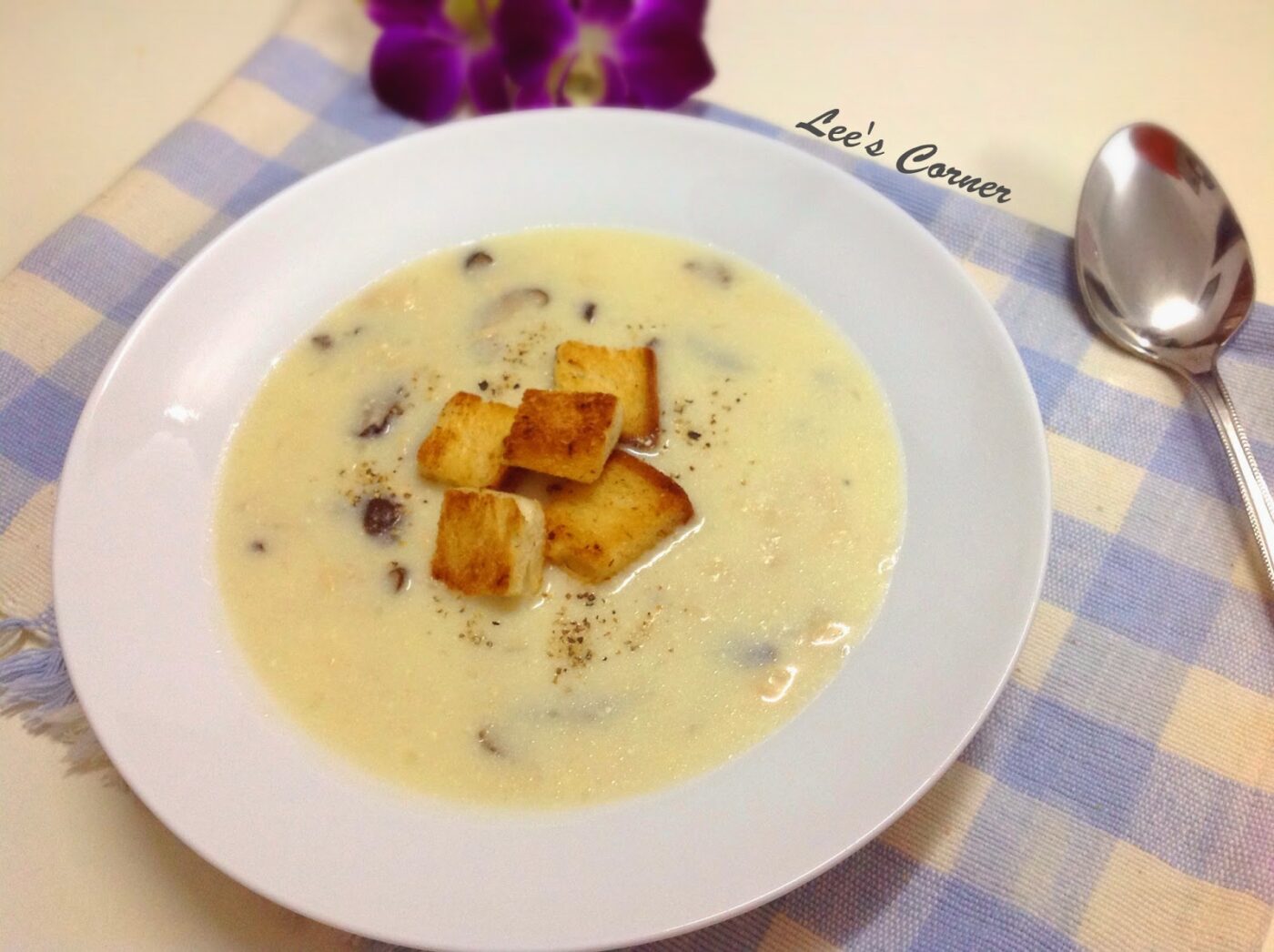 Soup kem nấm và soup hải sản – món nào phù hợp cho bữa tối lãng mạn?