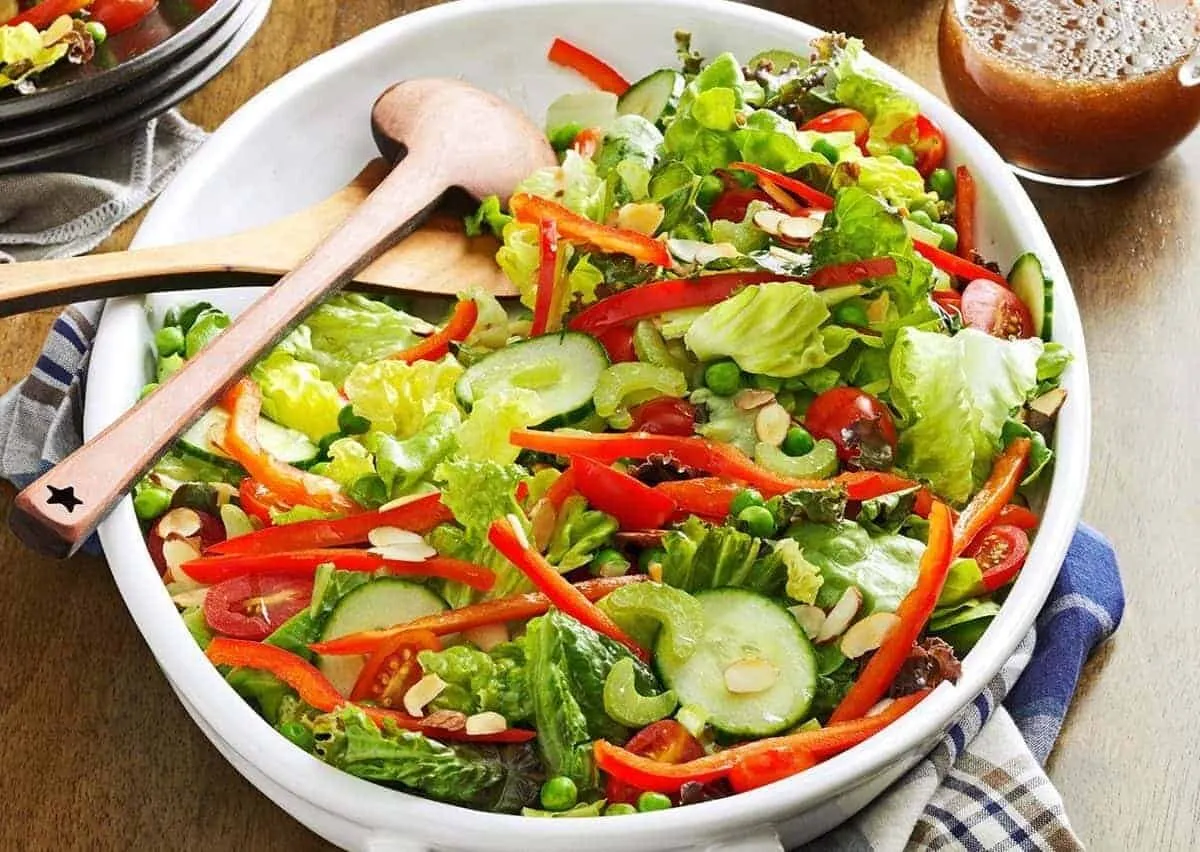tai sao salad lai la mon khong the thieu trong thuc don chau au 68556c71e45c4